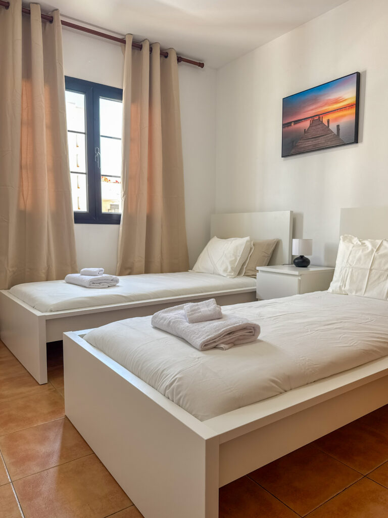 habitacion doble privada de la surf camp Corralejo