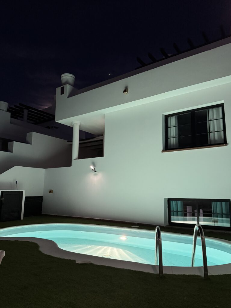 Vista nocturna jardin