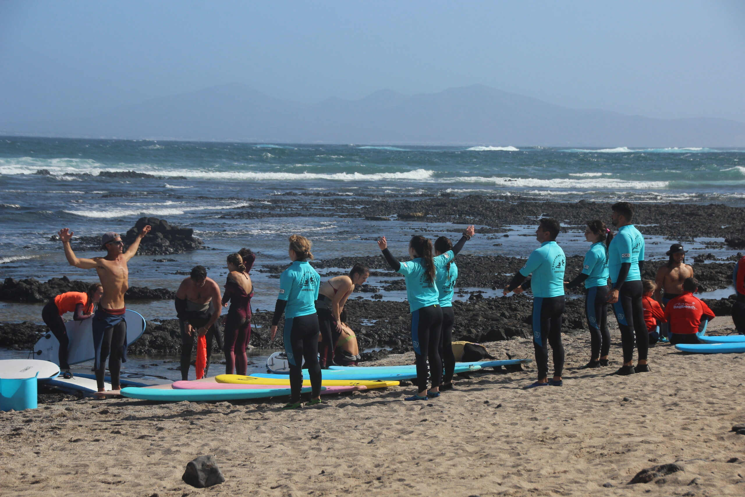 aprende a surfear en fuerteventura